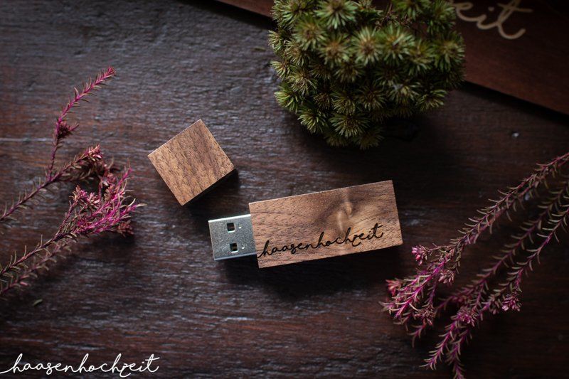 USB-Stick mit Hochzeitsfotos