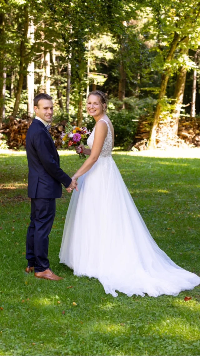 Bucht eure wunderbare Sommerhochzeit im Waldhaus zur alten Tram. Direkt vor den Toren Münchens, gut erreichbar und doch schon romantisch im Grünen.

#haasenhochzeit #heiraten2025 #hochzeitsfotograf2025 #wedding2025 #weddingphotography #hochzeitsfotografmünchen #fotografstandesamt