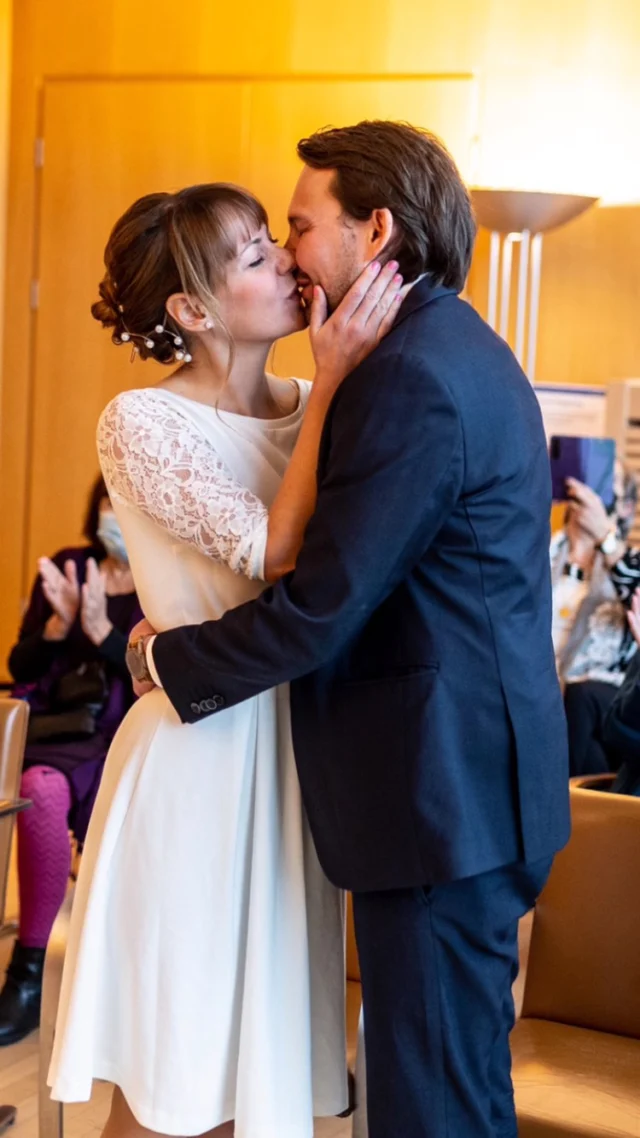 Heiraten im Winter hat viele Vorteile. Ihr bekommt leichter einen Termin im Standesamt, die Location ist leichter gebucht und ganz ehrlich: romantische Fotos kann man in jeder Jahreszeit machen. Kommt mit! Traut euch! Es wird großartig!

#winterhochzeit #munichweddingphotographer #haasenhochzeit #standesamtmünchen #heiraten2025 #heiraten2026 #ruppertstrasse #hochzeitsfotografie